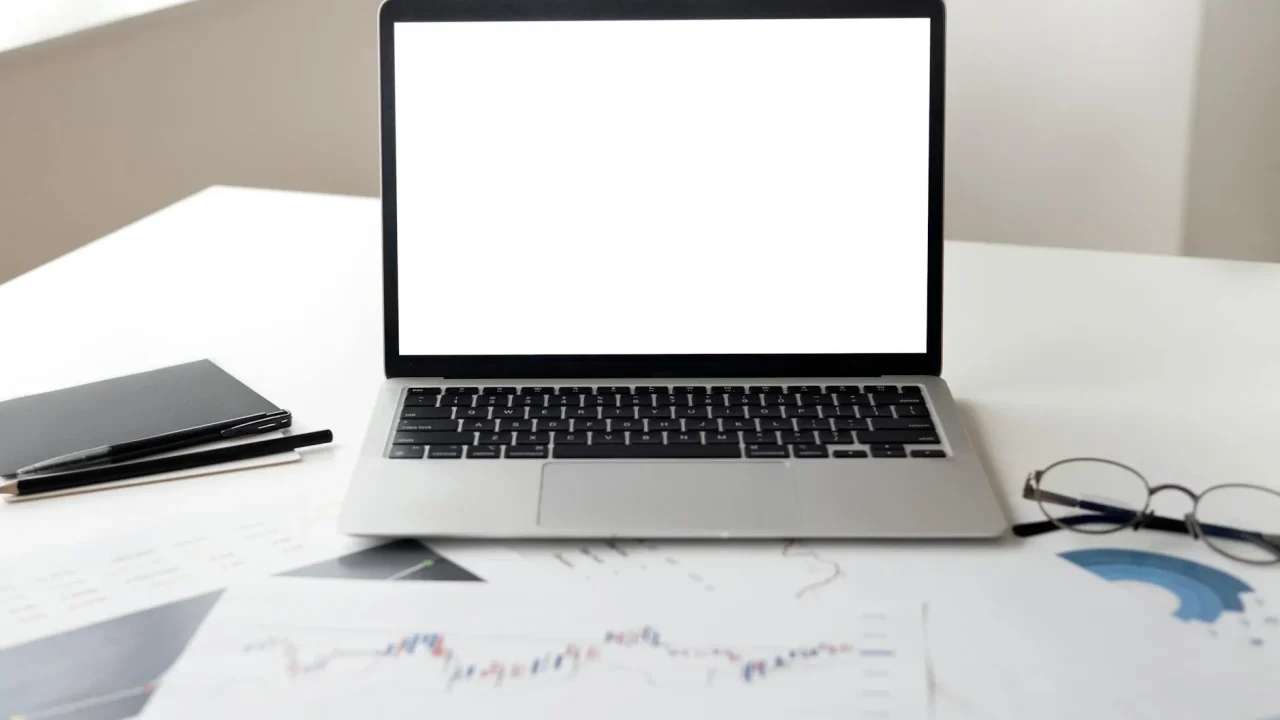 Business Website Laptop Growth Chart