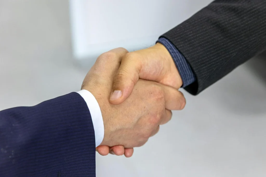 Choosing Web Agency Handshake